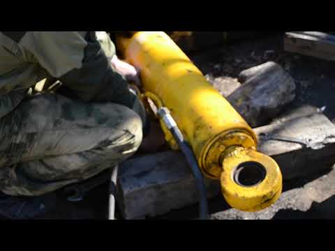 Embedded thumbnail for Проверка гидроцилиндра воздушным компрессором.